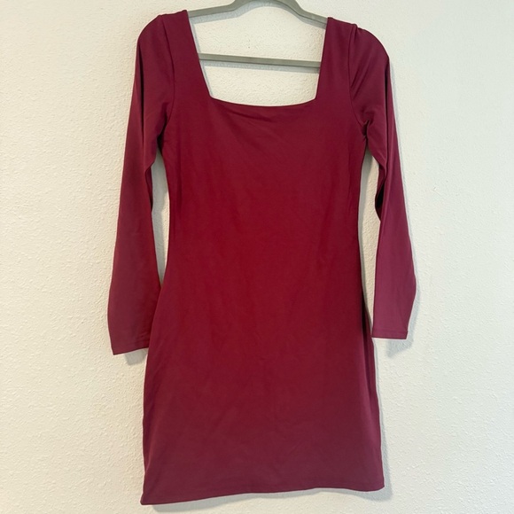 Aritzia Babaton Contour Sumac Burgundy Long Sleeve Square neck Mini Dress Size L - Picture 6 of 16
